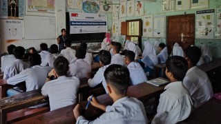 মানব পাচার সচেতনতায় নরসিংদীতে স্কুল ক্যাম্পেইন