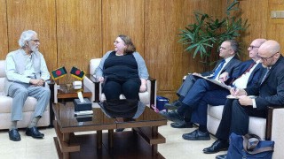 স্থানীয় সরকার উপদেষ্টার সাথে মার্কিন চার্জ দ্য এফেয়ার্সের বৈঠক  স্থানীয় সরকার উপদেষ্টার সাথে মার্কিন চার্জ দ্য এফেয়ার্সের বৈঠক