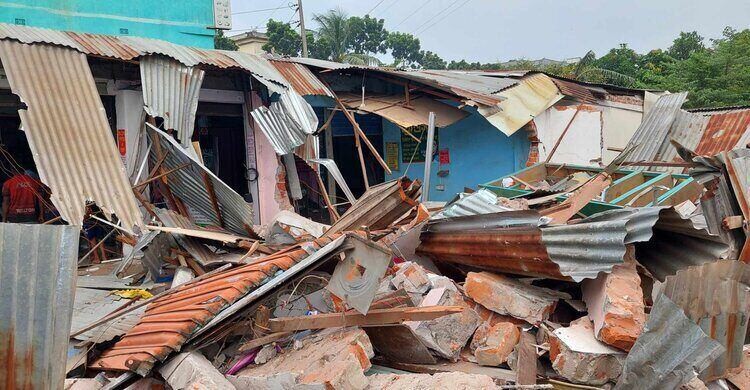 নরসিংদীতে রেলওয়ের ২ একর জায়গার অবৈধ স্থাপনা উচ্ছেদ নরসিংদীতে রেলওয়ের ২ একর জায়গার অবৈধ স্থাপনা উচ্ছেদ