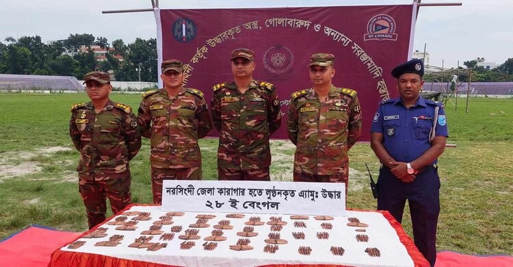 জেলা কারাগার হতে লুট হওয়া ৫৮২ রাউন্ড গোলাবারুদ উদ্ধার জেলা কারাগার হতে লুট হওয়া ৫৮২ রাউন্ড গোলাবারুদ উদ্ধার