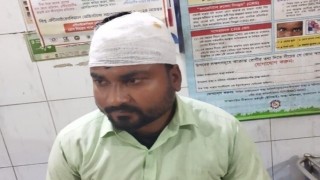 চাঁনপুরে সম্পত্তি আত্মসাতের অভিযোগ করায় ভাতিজার ওপর চাচার হামলা চাঁনপুরে সম্পত্তি আত্মসাতের অভিযোগ করায় ভাতিজার ওপর চাচার হামলা