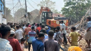 নরসিংদীতে অবৈধ স্থাপনা উচ্ছেদ করল রেলওয়ে কর্তৃপক্ষ