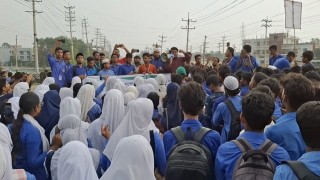 নরসিংদীতে ৬ দফা দাবিতে পলিটেকনিক শিক্ষার্থীদের মহাসড়ক অবরোধ নরসিংদীতে ৬ দফা দাবিতে পলিটেকনিক শিক্ষার্থীদের মহাসড়ক অবরোধ