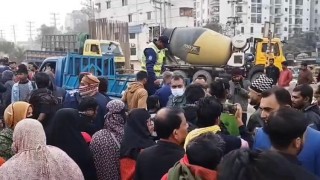 জেলখানা মোড়ে ট্রাক চাপায় প্রাণ গেল এক নারীর