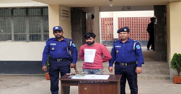 পলাশে গুলি ও ইয়াবাসহ সন্ত্রাসী গ্রেপ্তার