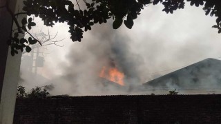 মেহেরপাড়ায় টেক্সটাইল মিলে আগুন, দেড় ঘন্টার চেষ্টায় নিয়ন্ত্রণে মেহেরপাড়ায় টেক্সটাইল মিলে আগুন, দেড় ঘন্টার চেষ্টায় নিয়ন্ত্রণে