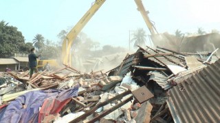 পলাশে শীতলক্ষ্যা পাড়ের তিনশতাধিক অবৈধ স্থাপনা উচ্ছেদ পলাশে শীতলক্ষ্যা পাড়ের তিনশতাধিক অবৈধ স্থাপনা উচ্ছেদ