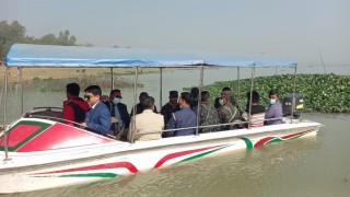 রায়পুরায় বালু মহালের ড্রেজার থেকে ভ্রাম্যমান আদালতকে লক্ষ্য করে গুলি