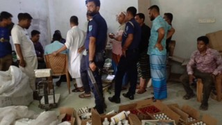 হাসনাবাদ বাজারে নকল কীটনাশক জব্দ, ব্যবসায়ীকে জরিমানা