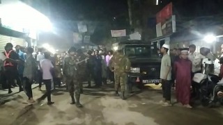 শিশুকে যৌন হয়রানির অভিযোগে মাদ্রাসার নিরাপত্তা প্রহরীকে গণপিটুনি শিশুকে যৌন হয়রানির অভিযোগে মাদ্রাসার নিরাপত্তা প্রহরীকে গণপিটুনি