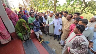 বসতঘরে আগুন লেগে ঘুমন্ত শিশুর মৃত্যু: নি:স্ব পরিবারকে অর্থ সহায়তা দিল বিএনপি বসতঘরে আগুন লেগে ঘুমন্ত শিশুর মৃত্যু: নি:স্ব পরিবারকে অর্থ সহায়তা দিল বিএনপি