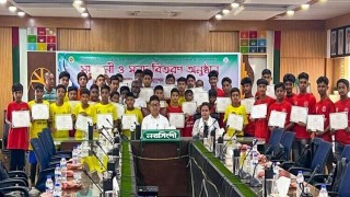 নরসিংদীতে ফুটবল প্রশিক্ষণের সমাপনী ও সনদ বিতরণ