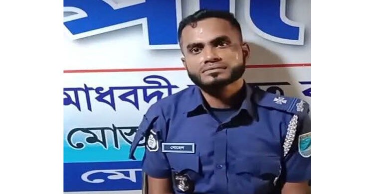 নরসিংদীতে সিগন্যাল দিয়ে থামিয়ে মোটরসাইকেল নিয়ে পালাচ্ছিল ভুয়া পুলিশ নরসিংদীতে সিগন্যাল দিয়ে থামিয়ে মোটরসাইকেল নিয়ে পালাচ্ছিল ভুয়া পুলিশ