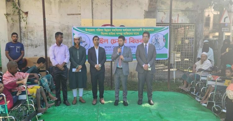 বিশেষ চাহিদা সম্পন্নদের হুইলচেয়ার ও কৃষকদের মাঝে সার-বীজ বিতরণ