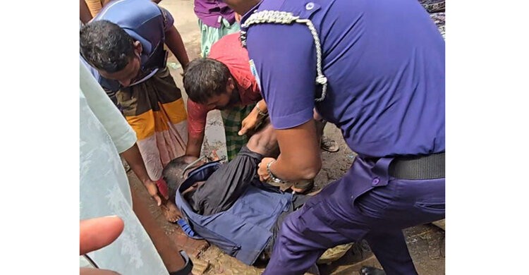 চাঁদাবাজির অভিযোগে আটক দুইজনকে ছিনিয়ে নিতে পুলিশের ওপর হামলা চাঁদাবাজির অভিযোগে আটক দুইজনকে ছিনিয়ে নিতে পুলিশের ওপর হামলা