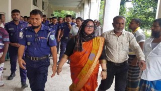 সাংবাদিক নির্যাতনের মামলায় কুড়িগ্রামের সাবেক ডিসি সুলতানা পারভীন কারাগারে সাংবাদিক নির্যাতনের মামলায় কুড়িগ্রামের সাবেক ডিসি সুলতানা পারভীন কারাগারে