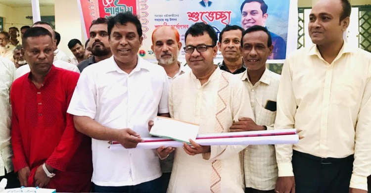 শিবপুরে ৭২টি পূজা মন্ডপে মনজুর এলাহীর অনুদান বিতরণ শিবপুরে ৭২টি পূজা মন্ডপে মনজুর এলাহীর অনুদান বিতরণ