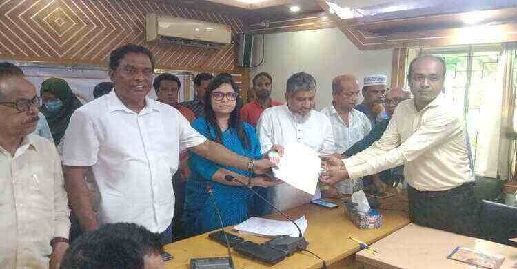 শিবপুরে ৭২টি পূজামণ্ডপে সরকারী অনুদান বিতরণ শিবপুরে ৭২টি পূজামণ্ডপে সরকারী অনুদান বিতরণ