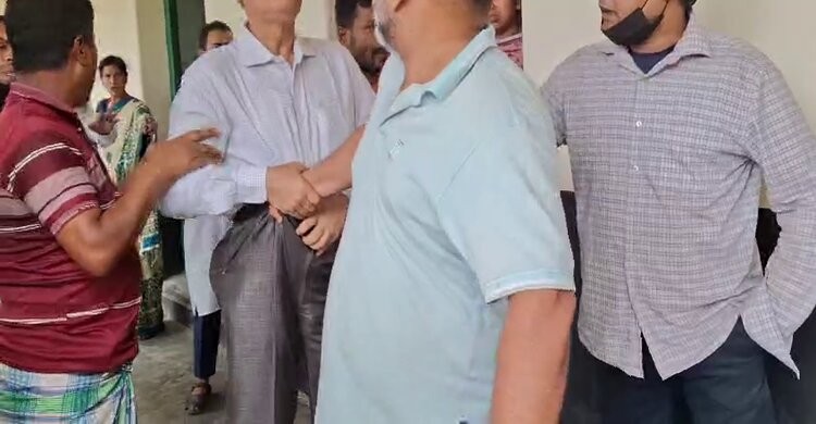 আদিয়াবাদ কলেজে ঢুকে অধ্যক্ষের ওপর সন্ত্রাসীদের হামলা