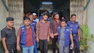 মাধবদীতে ট্রাকচালকের মাথায় পিস্তল ঠেকিয়ে ছিনতাই, অস্ত্রসহ গ্রেপ্তার ২