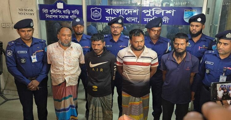 ধর্ষণের শিকার কিশোরী হত্যার ঘটনায় জড়িতরা ছাড় পাবে না: পরিদর্শন শেষে ডিআইজি 