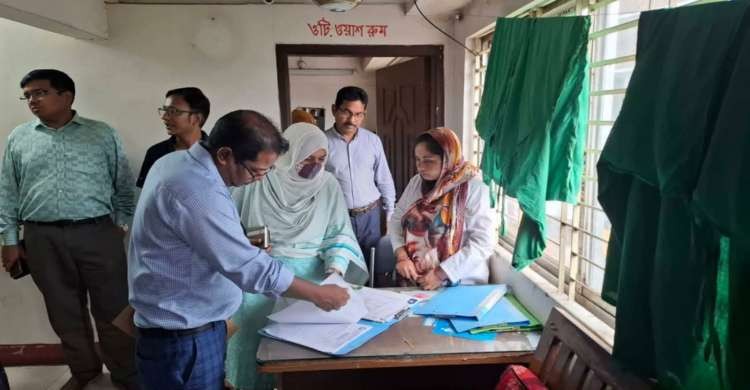 নরসিংদীতে অনিয়মের দায়ে হাসপাতালকে দেড় লাখ টাকা জরিমানা, এক্স-রে কক্ষ সিলগালা 