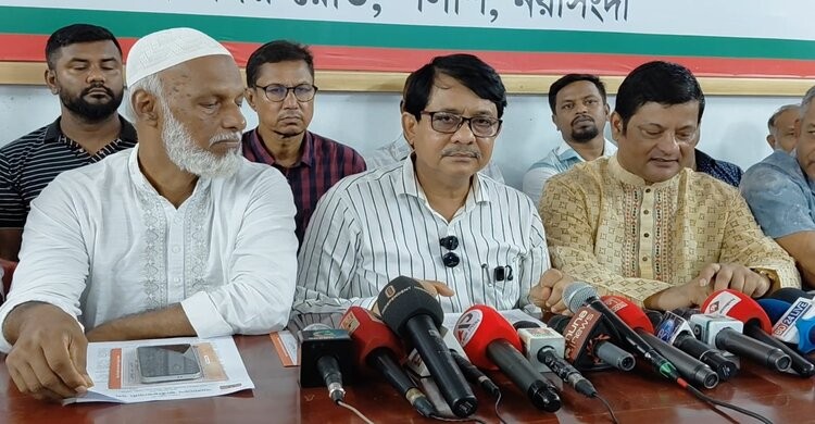 পলাশে ব্যবসায়ীর কানে বিএনপি নেতার কামড়: মিথ্যা দাবি বিএনপির, বাদীর প্রতিষ্ঠানে অগ্নিসংযোগের অভিযোগ