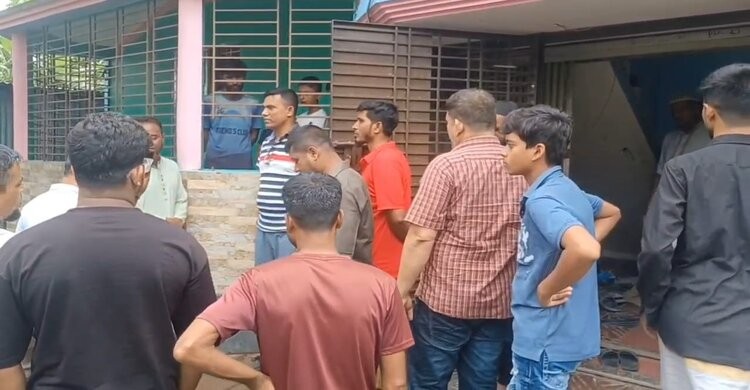 মাধবদীতে ডাকাতদের কোপে গৃহকর্তা নিহত, ৪ লাখ টাকার মালামাল লুট, আহত ১