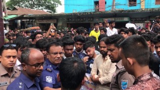 শিবপুরে শিক্ষকের মৃত্যুর রহস্য উদঘাটন করতে শিক্ষার্থীদের বিক্ষোভ