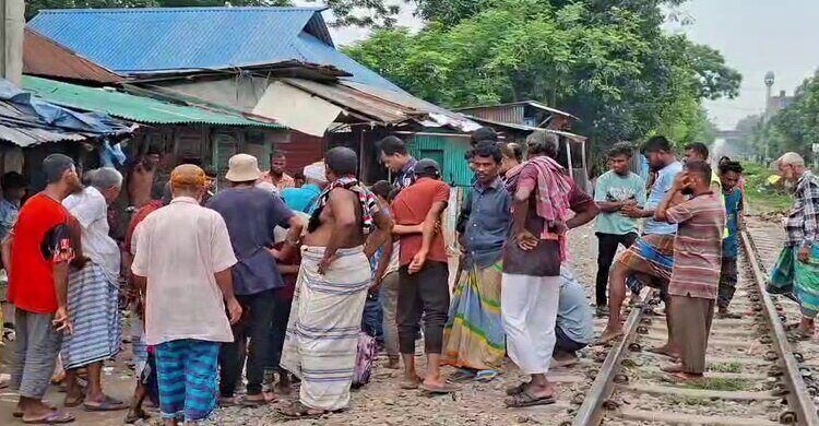 ট্রেনে কাটা পড়ে অজ্ঞাত ব্যক্তির মৃত্যু