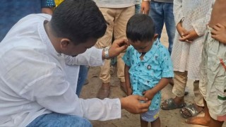 পলাশে ঈদের জামা দিয়ে পথশিশুদের মুখে হাসি ফোটালেন ছাত্রদল নেতা