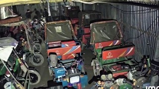 চিনিশপুরে গ্যারেজে ডাকাতি, ইজিবাইকের ৬০ ব্যাটারি লুট, দুইজনকে কুপিয়ে আহত