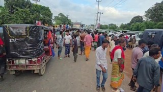 ঘোড়াশালে গ্যাসের দাবিতে অটোরিকশার চালকদের আঞ্চলিক মহাসড়ক অবরোধ
