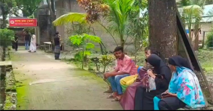 নরসিংদীতে সিএনজি ও কাভার্ডভ্যানের সংঘর্ষে ২ যাত্রী নিহত 